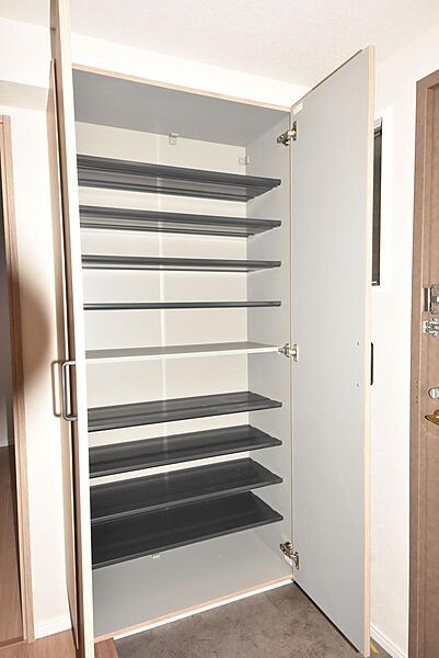 玄関　シューズ収納