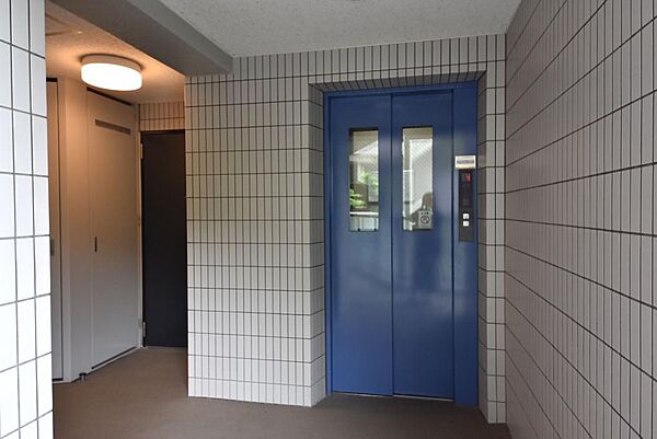 エレベーター　エントランスは2階になります