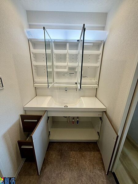 収納豊富な洗面所♪
