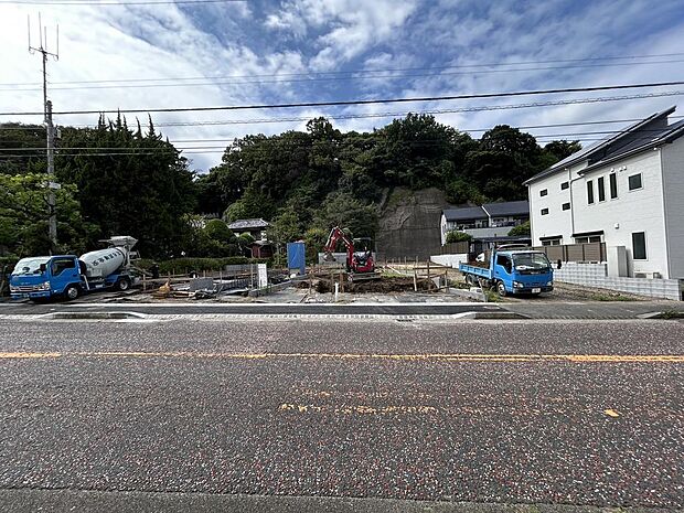 周辺は落ち着いた住宅街で静かな暮らしができそうです♪