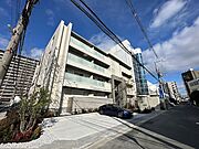 江坂駅より徒歩9分 築1年9ヶ月 4階建の賃貸物件