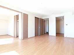 ユークオーレ江坂 5階2LDKのリビング/ダイニング