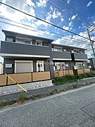 服部天神駅より徒歩9分 築2年9ヶ月 2階建の賃貸物件