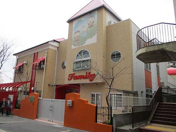 ファミリーこども園 140m