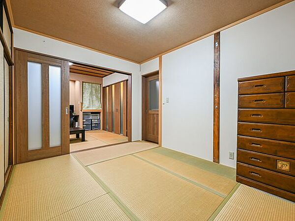 和室6帖二間続きの和室です。