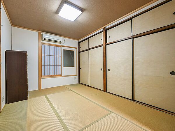 和室6帖二間続きの和室です。