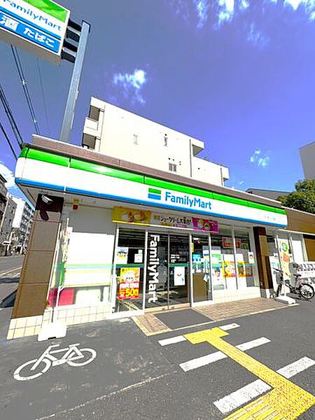 ファミリーマート内代町二丁目店
