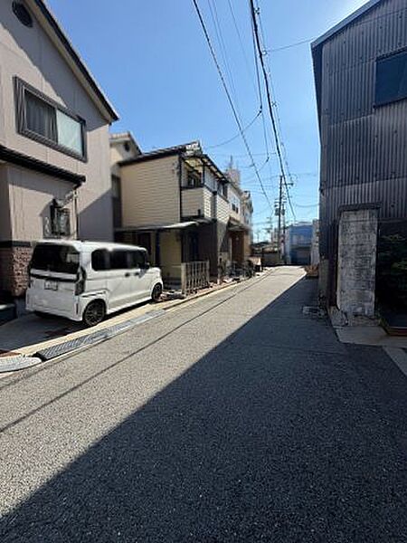 前面道路含む外観
