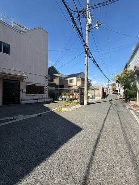 前面道路含む外観
