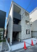 石橋阪大前駅より徒歩7分 築1年4ヶ月 3階建の賃貸物件