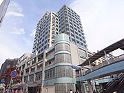 川西能勢口駅より徒歩1分 5階 築30年の賃貸物件