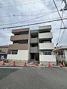 川西池田駅より徒歩5分 築1年 3階建の賃貸物件