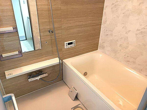 スイッチひとつでお湯張りのできるオートバス
