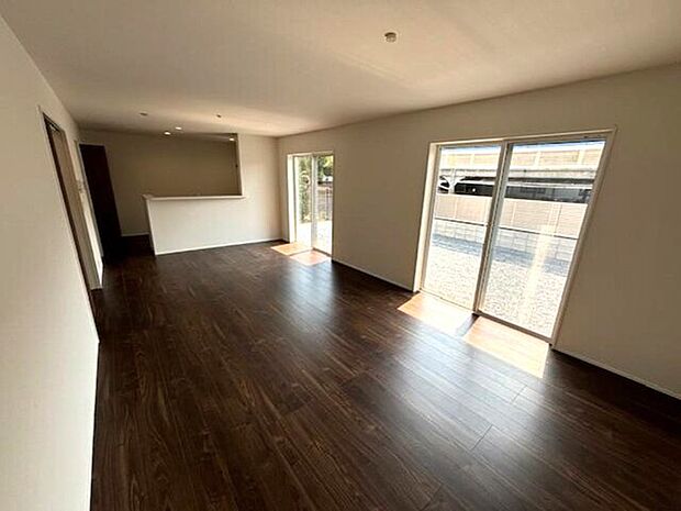 家族団らんのLDKは約20帖と広々空間♪