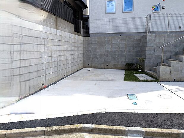 駐車スペース2台分ございます