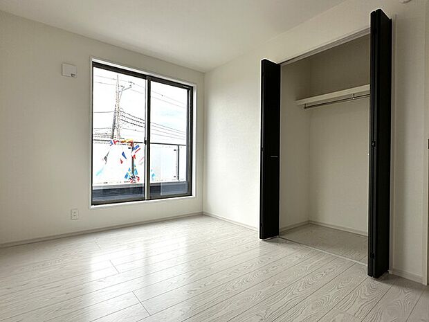 各居室に収納スペースあり