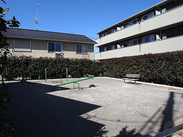 新木戸前第2公園70m徒歩1分