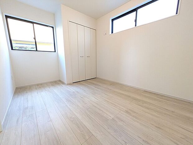 2面採光で明るい居室