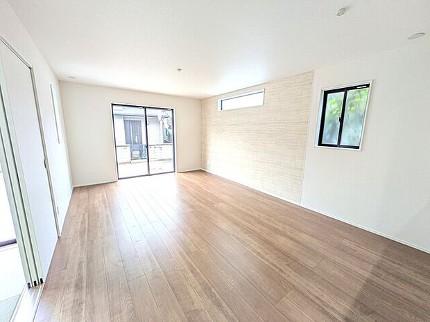 南向きで暖かな家族団らんの空間です◎