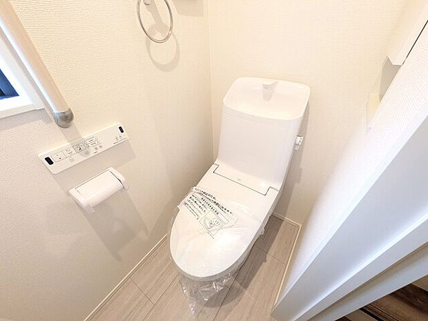 温水洗浄便座の操作がしやすいパネルタイプです