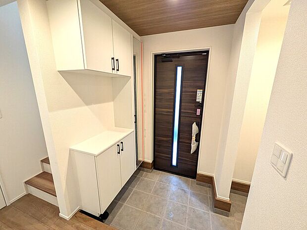 家族を迎える玄関スペース