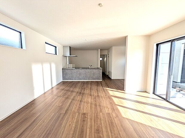 20帖越えのLDKではご家族でのびのびくつろげます