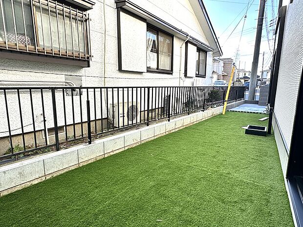 南向きのお庭、水栓完備で水遊びやペットと遊んでみてはいかがでしょうか
