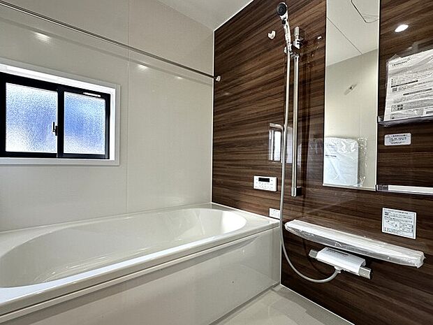 窓付きのユニットバス、浴室乾燥付き