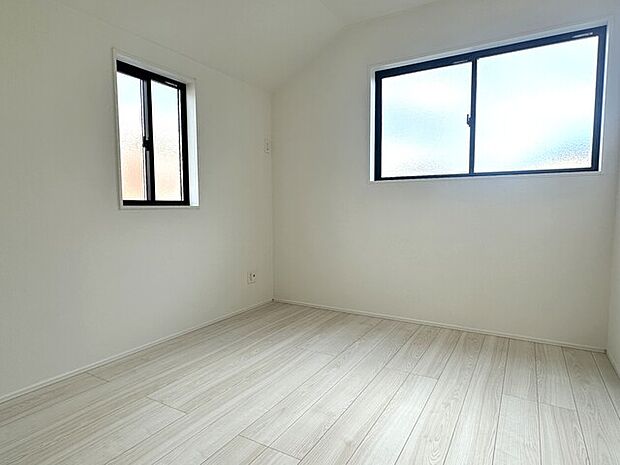 2階約5.25帖の洋室