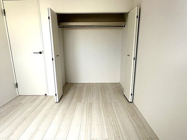 2階洋室5.25帖のクローゼット