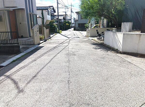 閑静な住宅地が広がります