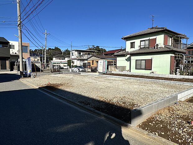 日々の買い物に便利な買い物施設が徒歩圏内にございます