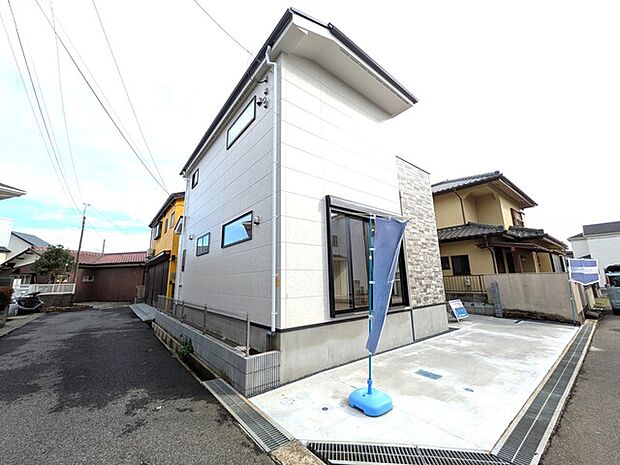 北・西角地で開放的!