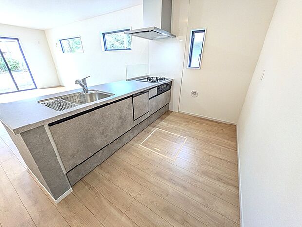 対面式のキッチンは家族との会話を楽しみながら料理ができます♪