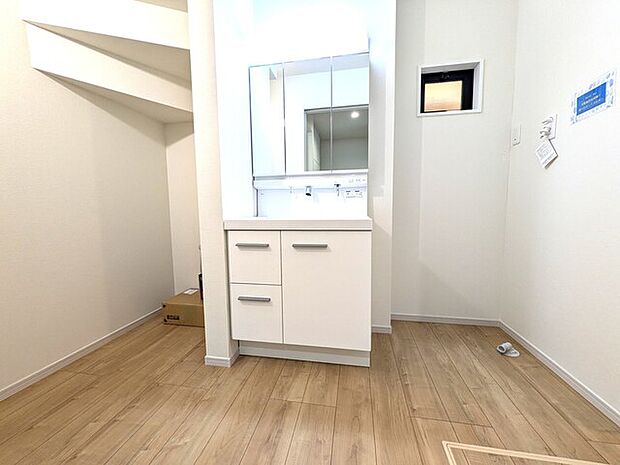 帰宅後すぐにアクセス可能な洗面室