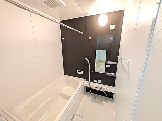 半身浴ベンチ付きの浴槽でゆっくりバスタイム◎