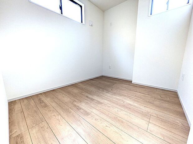 南からの陽射しで明るいです♪