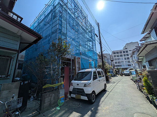 愛車を雨風から守るビルトインガレージ搭載