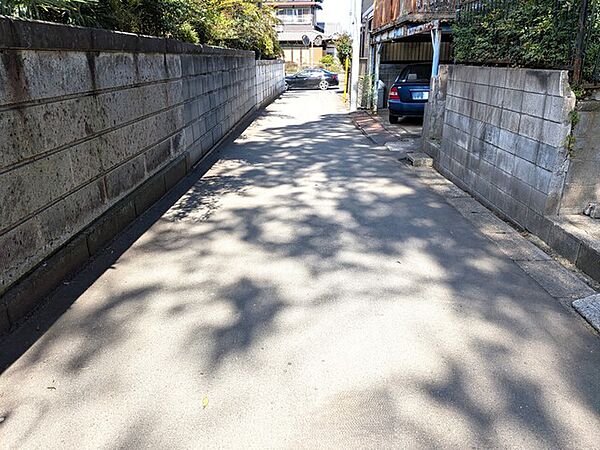 小学校・中学校まで徒歩約8分