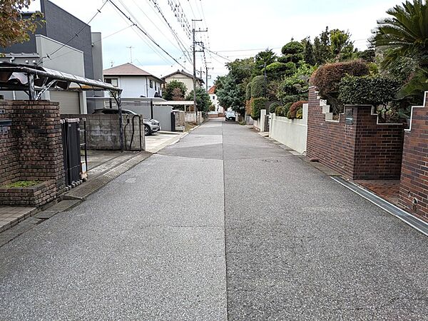 閑静な住宅地で暮らしやすさが整う住環境◎