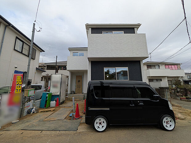 2面あるバルコニーからは暖かい陽射しが射し込みます♪