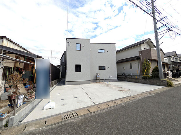 接道は幅員6m 間口が広く前面ゆとりがございます
