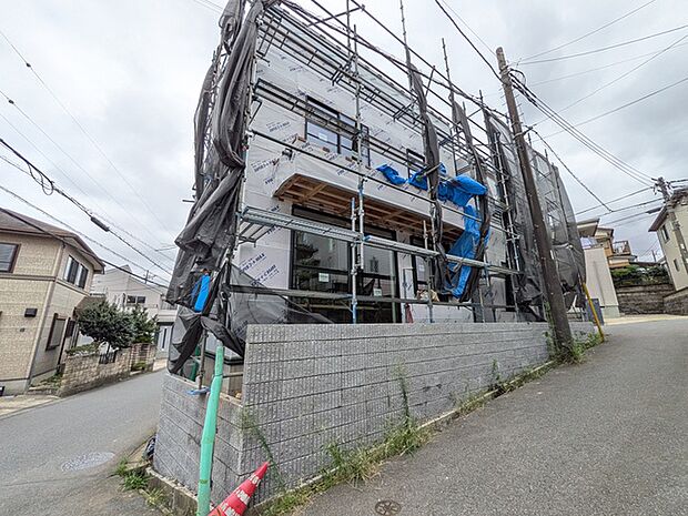 デザイン性のある外観 便利な宅配BOXございます