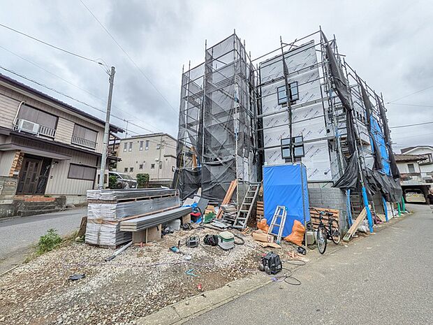 家族憩いの場のリビング&バルコニーは南向きで採光通風良好