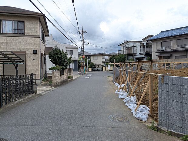 北西側 前面道路