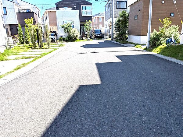 幅員約6ｍ公道に接道　南西向きで陽当たり良好です♪