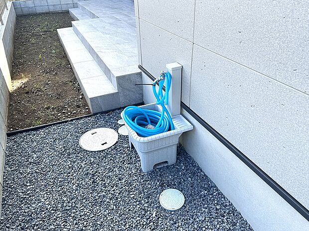 掃除にも便利な外水栓あり