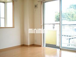 トリコロール・ピエテ 103 1階1Kのリビング/ダイニング