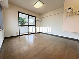 メゾン・ド・ラフィット 101 1階ワンルームのリビング/ダイニング