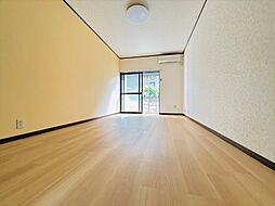 ホワイトキャッスル 103 1階ワンルームのリビング/ダイニング